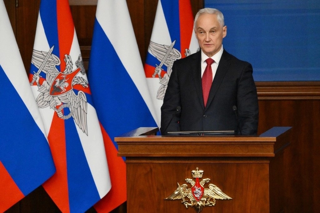 El ministro de Defensa ruso, Andrei Belousov, se dirige a una reunión ampliada del presidente ruso, Vladimir Putin, con la Junta del Ministerio de Defensa en el Centro de Control de Defensa Nacional en Moscú, Rusia, el lunes 16 de diciembre de 2024. Foto Ap