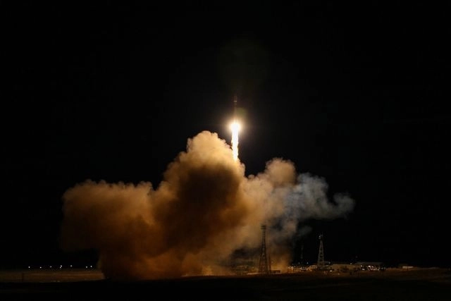 Imagen de la la Agencia Espacial Rusa Roscosmos el 14 de septiembre de 2021 que muestra un propulsor de cohete Soyuz-2.1b. Foto Afp