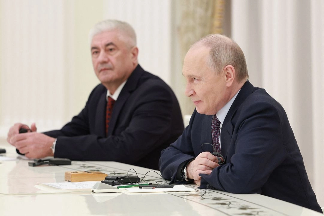 De acuerdo con el jefe del Ejecutivo ruso, “tenemos fuerzas y medios suficientes para llevar a su conclusión lógica lo que empezamos en 2022 con el resultado deseado para Rusia”.