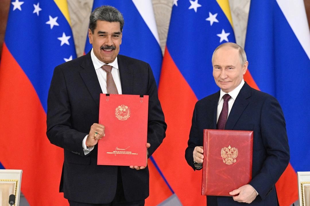 El presidente venezolano, Nicolás Maduro (izquierda), y el presidente ruso, Vladimir Putin, el 7 de mayo de 2025. Foto