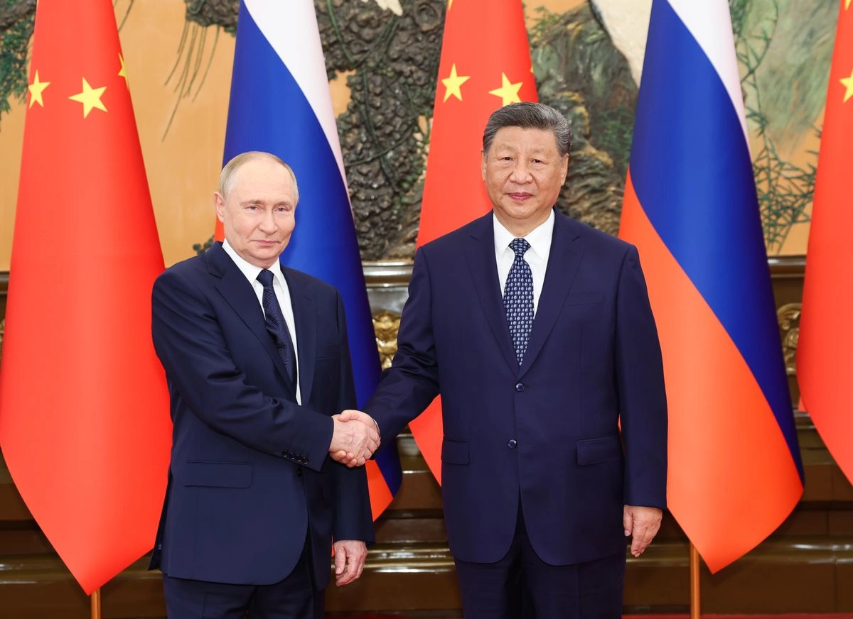 El presidente chino, Xi Jinping y el presidente ruso, Vladimir Putin, en el Gran Palacio del Pueblo, en Beijing, capital de China, el 2 de septiembre de 2025. 