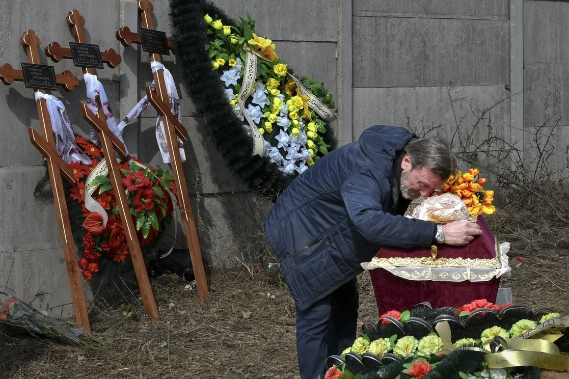 Funeral de Mykola Goryainiv, de 3 años, quien murió con sus padres cuando huían de una zona de combate en la región de Járkov, Ucrania, el 30 de marzo de 2022. Foto Ap 