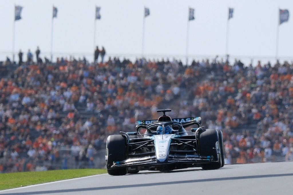 El británico George Russell (Mercedes) firmó el mejor tiempo de la segunda sesión de ensayos libres del GP de Países Bajos, decimoquinta cita de las 24 del Mundial de Fórmula 1, en el circuito de Zandvoort, el 23 de agosto de 2024. Foto Ap