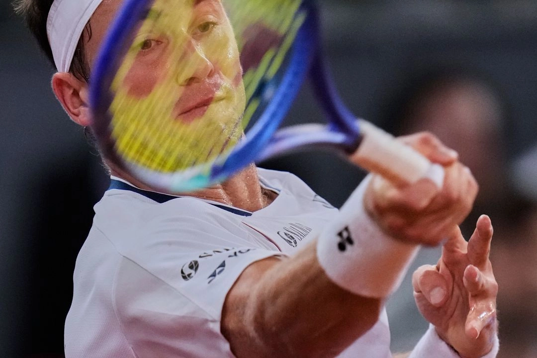 El noruego Casper Ruud disputará su primera final del Masters 1000 de Madrid tras vencer al argentino Francisco Cerúndolo, el 2 de mayo de 2025. Foto 