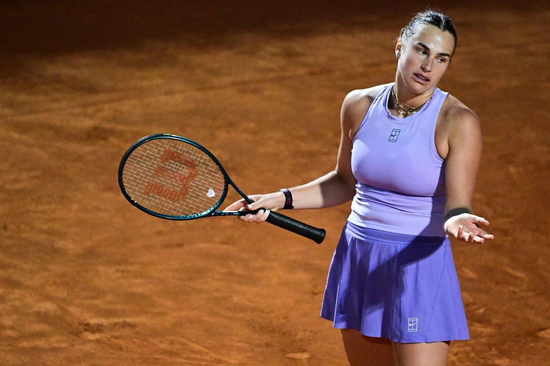 La número 1 del mundo, Aryna Sabalenka, fue eliminada en cuartos de final del WTA 1000 de Roma por la china Zheng Qinwen, el 14 de mayo de 2025. Foto 