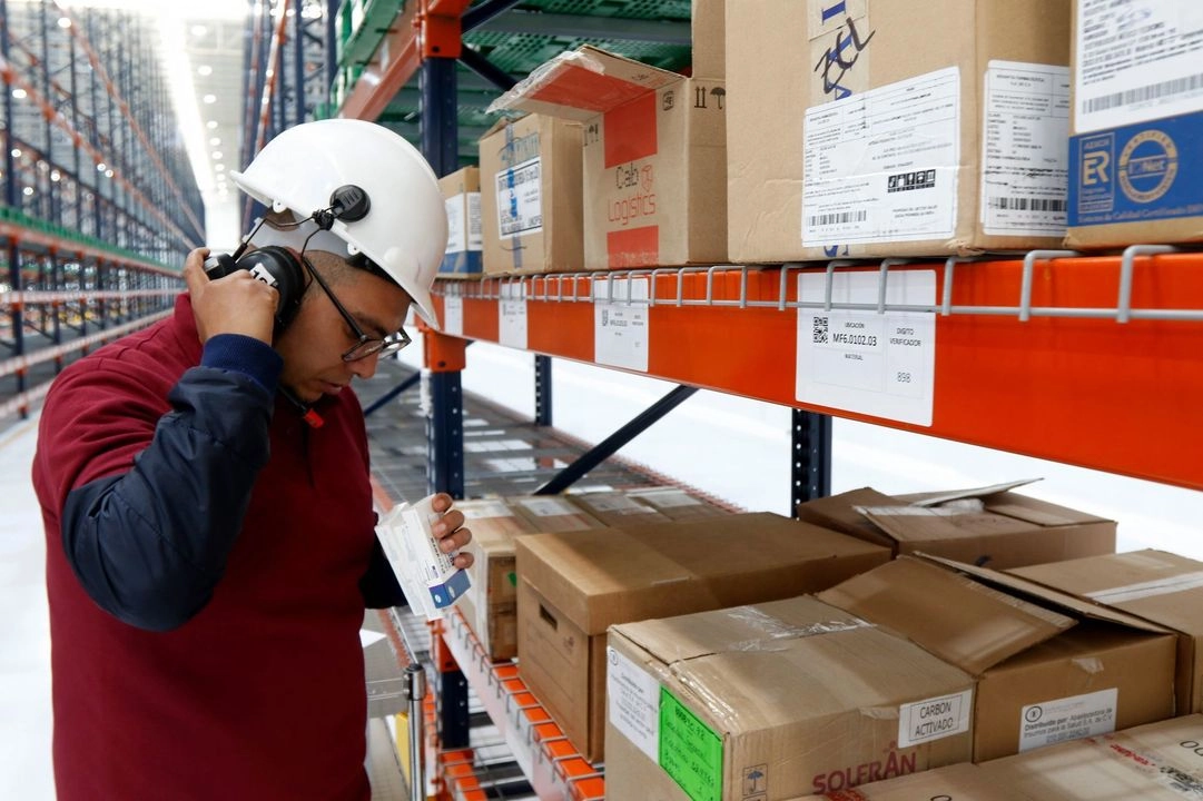Actividad al interior de la Megafarmacia, ubicada en Huehuetoca, estado de México 