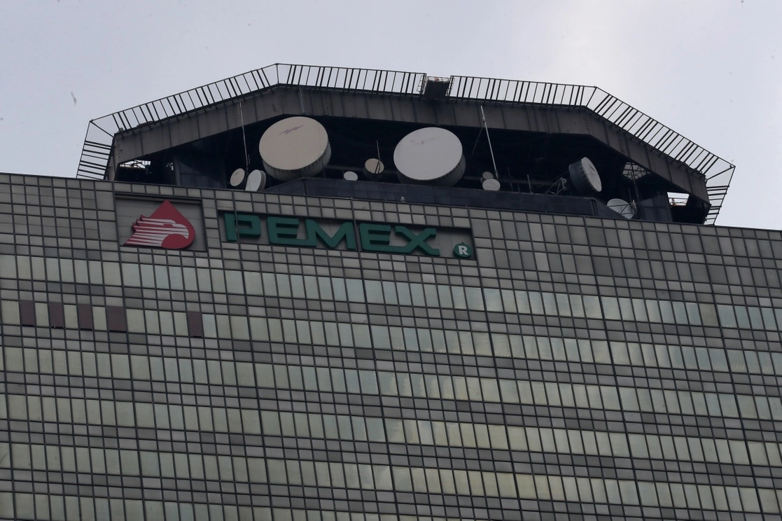 El gobierno sacó a Petróleos Mexicanos "del hoyo" en que se encontraba, aseguró el presidente Andrés Manuel López Obrador. Foto Roberto García Ortiz / Archivo