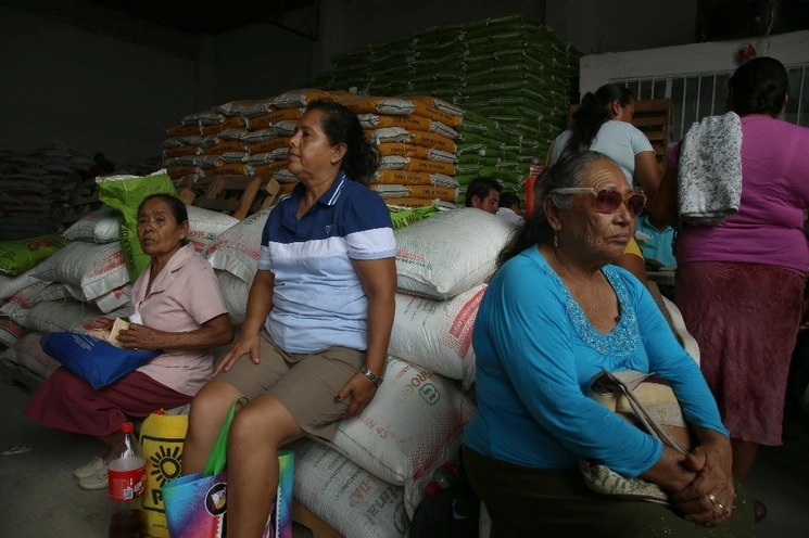 Productores durante una entrega de fertilizante en Acapulco, Guerrero en imagen de archivo. Foto Cuartoscuro