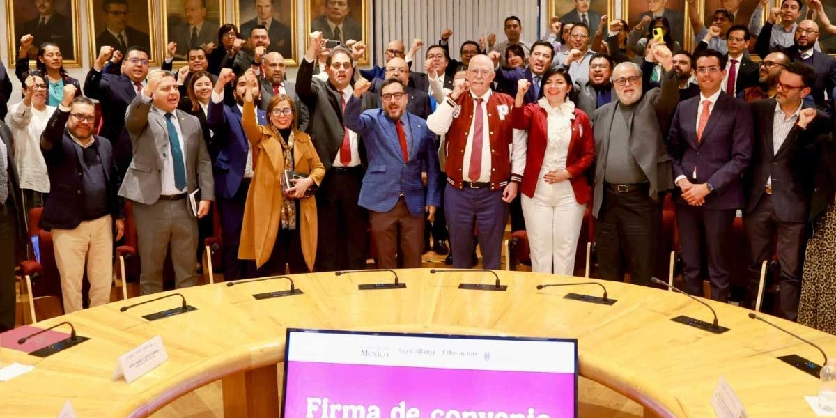 Encabezan la firma del convenio de colaboración el titular de Sader, Julio Berdegué Sacristán y el director general del IPN, Arturo Reyes Sandoval. Foto 