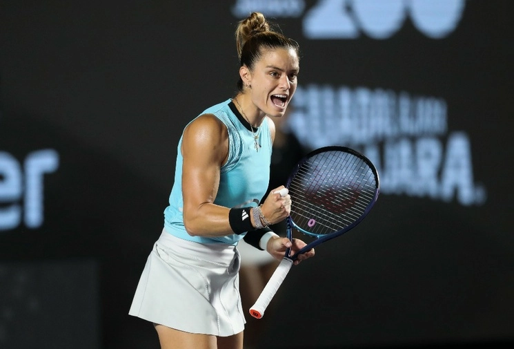 María Sakkari, de Grecia, reacciona tras ganar un punto en la semifinal del torneo de tenis del Abierto de Guadalajara contra Caroline García, de Francia. Foto Ap