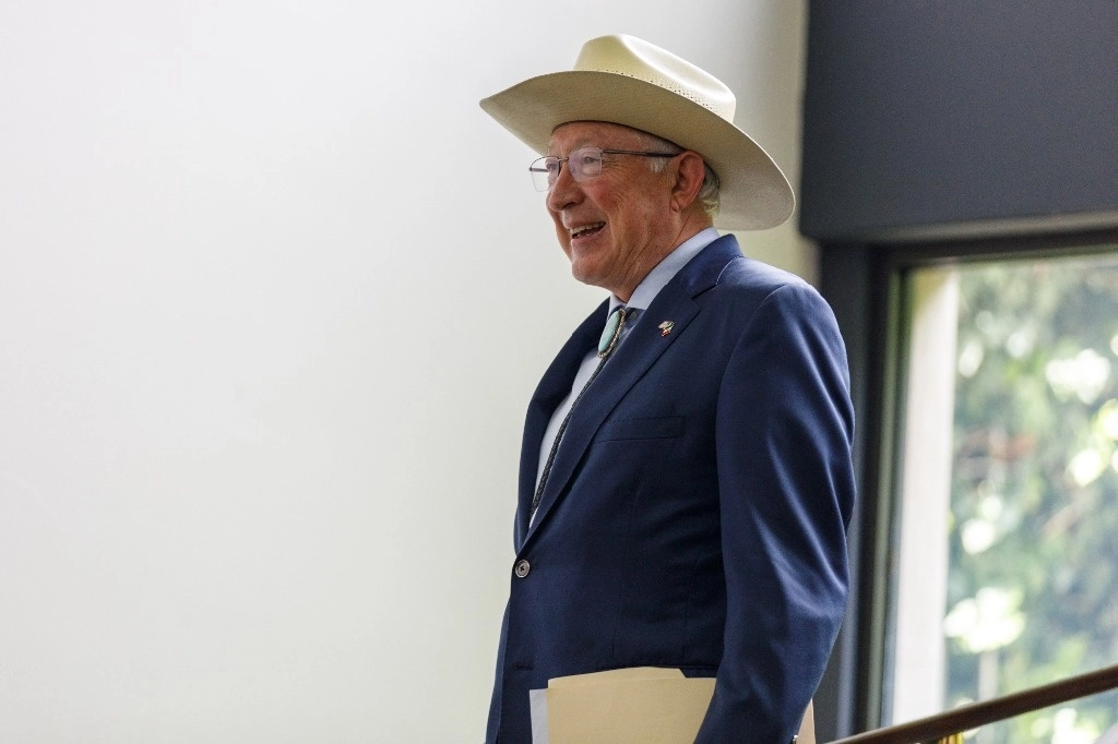 Ken Salazar, embajador de EU en México en conferencia de prensa, el 16 de agosto de 2024. Foto Pablo Ramos
