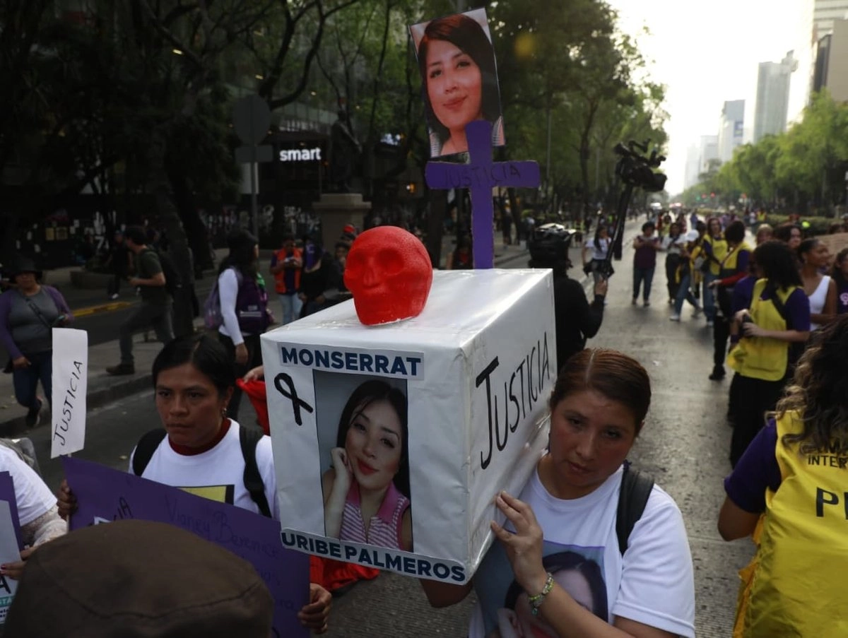 Marcha sobre Paseo de la Reforma con motivo del Día Internacional por la Eliminación de la Violencia contra las Mujeres, en CDMX, el 25 de noviembre de 2025. Foto 