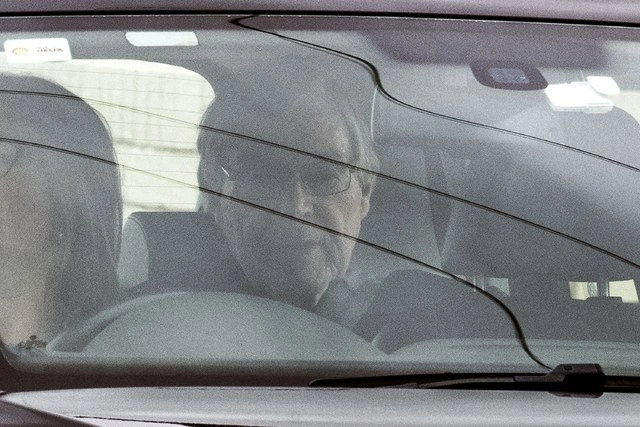 El cardenal George Pell salió de la prisión de Barwon, cerca de Melbourne, Australia, sentado en la parte trasera de un coche negro. Foto Ap 