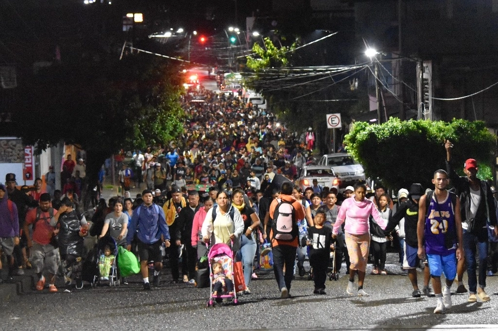 Un nuevo contingente de migrante salió de Tapachula, Chiapas en busca de llegar a la frontera con Estado Unidos. Foto Édgar H. Clemente