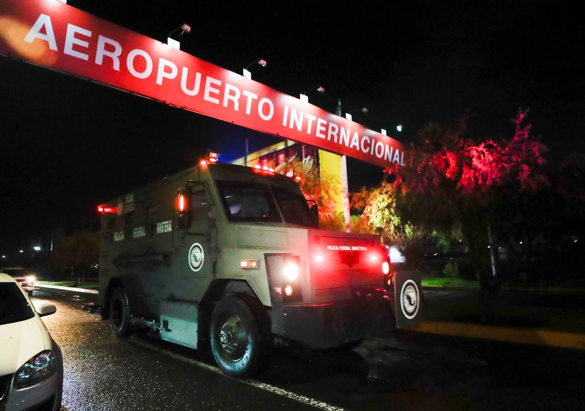 El ex funcionario fue transportado vía terrestre por fuerzas especiales al Cefereso número 1 bajo un fuerte dispositivo de seguridad.