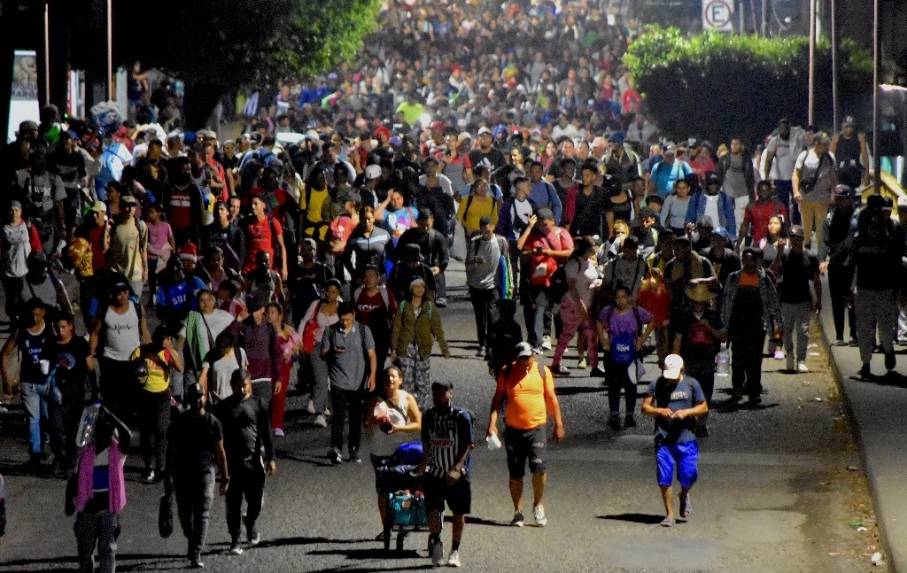 Este es el éxodo número 14 en los últimos cuatro meses, desde el inicio de la administración de la Presidenta Claudia Sheinbaum en octubre pasado. De acuerdo a un conteo propio y de reportes policiales, en total unos 20 mil migrantes han integrado esas caravanas. Foto Edgar H. Clemente