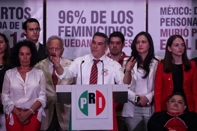 El dirigente nacional del PRI, Alejandro Moreno (c) en imagen de archivo. Foto Marco Peláez  