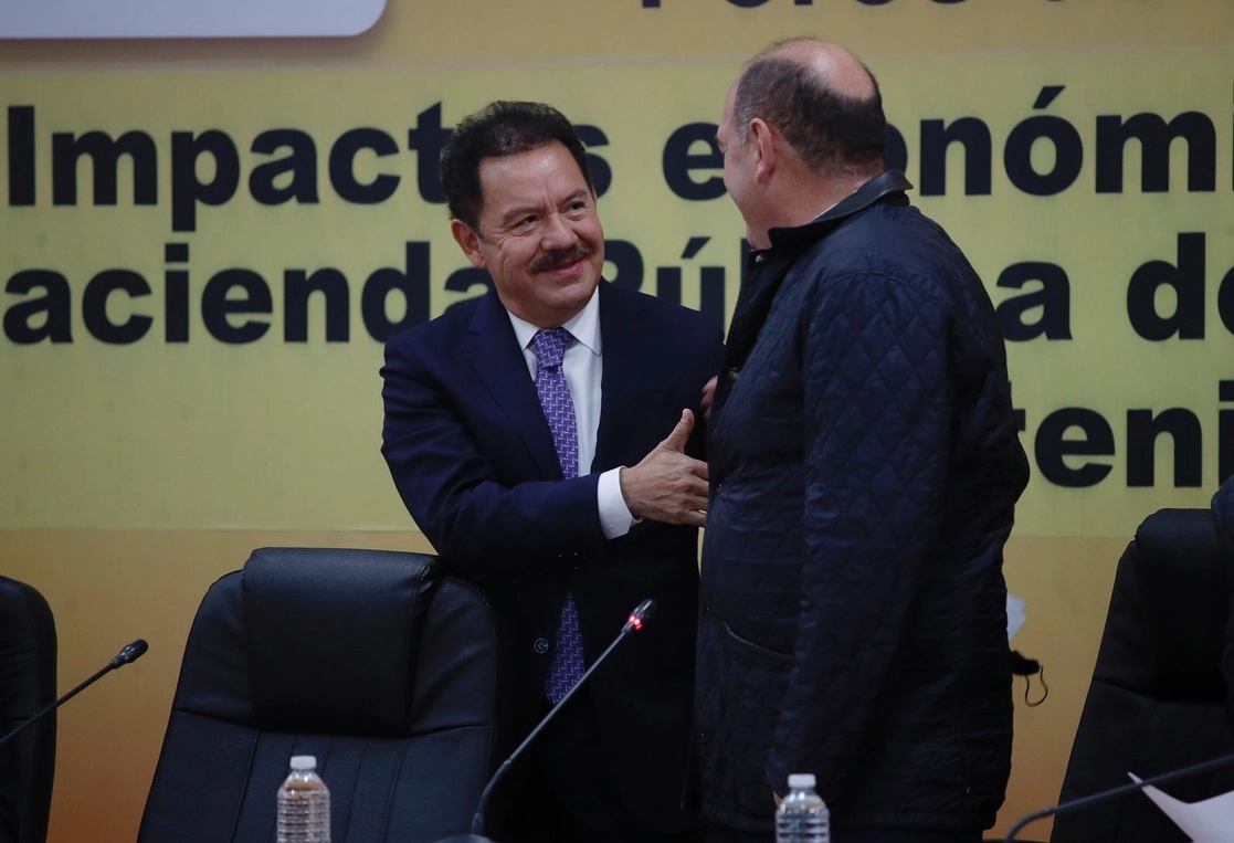 Ignacio Mier, coordinador de Morena en la Cámara de Diputados, durante el Foro de Parlamento Abierto, donde se discute el tema "Impactos económicos y financieros para la CFE y la Hacienda Pública de las reformas energéticas y su sostenibilidad", en la Ciudad de México, el 2 de febrero de 2022. Foto Cristina Rodríguez




