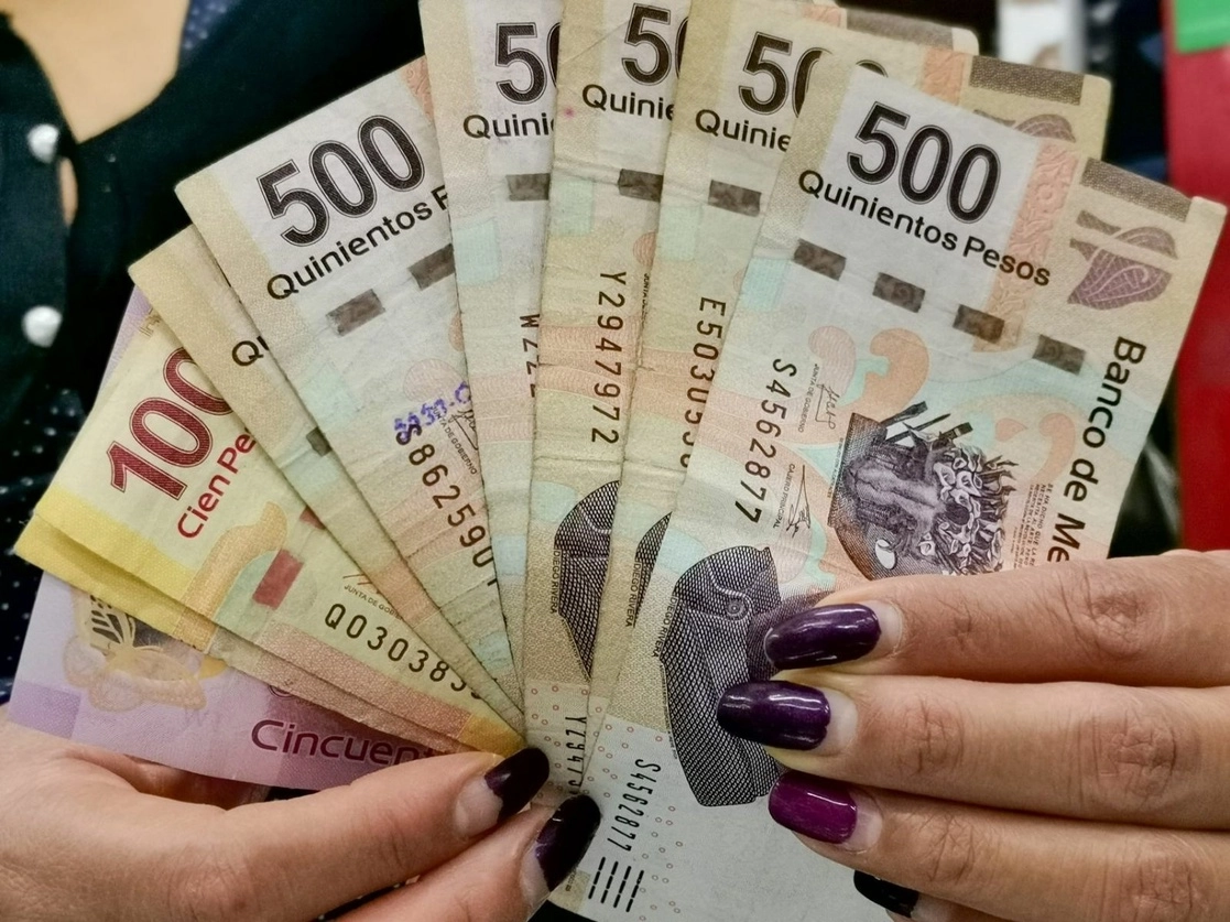 Durante 2020 los inversionistas extranjeros vendieron posiciones por 257 mil 238 mdp en bonos gubernamentales mexicanos, de acuerdo con datos oficiales, con lo que se concretó la mayor salida de capitales desde que hay registro. Foto Cuartoscuro / Archivo