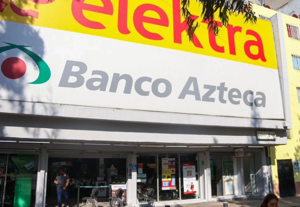 Grupo Salinas debe 74 mil millones de pesos en impuestos, dado que el conglomerado tiene activos 32 litigios. En la imagen una sucursal de Banco Azteca. 