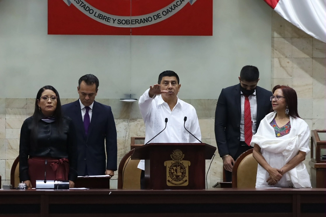 En un ambiente festivo y con la presencia de diversos mandatarios e invitados especiales, el morenista Salomón Jara Cruz asumió la gubernatura de Oaxaca en las instalaciones del Congreso del estado, el 1 de noviembre de 2022. Foto Jorge A. Pérez Alfonso
