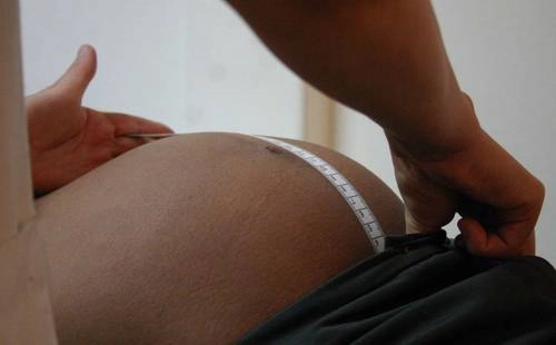 Es primordial el diseño e implementación de políticas públicas que aseguren el acceso al aborto en todos los estados, así como la garantía de los servicios de interrupción voluntaria del embarazo. De igual forma brindar información acerca de derechos sexuales y reproductivos, de manera accesible y culturalmente aceptable para todas las personas, señala. Foto Cuartoscuro / archivo 