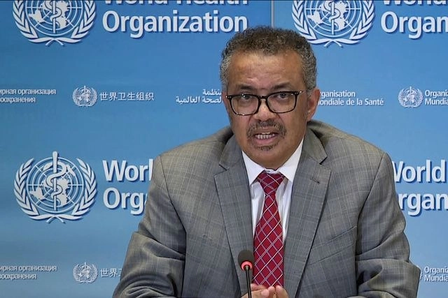 "Nuestro llamamiento conjunto es que, en una de las horas más oscuras de la humanidad, los líderes deben dar un paso hacia las personas que viven en los mercados emergentes", dijeron el director general de la OMS, Tedros Adhanom Ghebreyesus (en la imagen), y la directora gerente del FMI, Kristalina Georgieva. Foto Afp