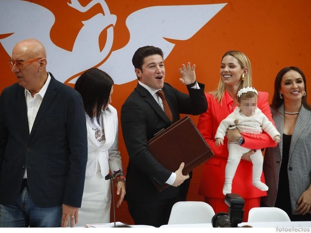Samuel García tras su registro como precandidato por Movimiento Ciudadano a la Presidencia, en la Ciudad de México, el 12 de noviembre de 2023. Foto Cristina Rodríguez