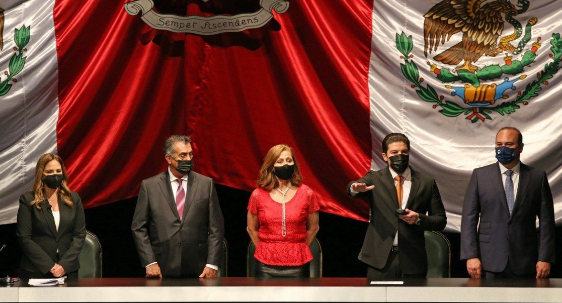 Samuel García rindió protesta como nuevo gobernador de Nuevo León en el Congreso Local. Foto La Jornada