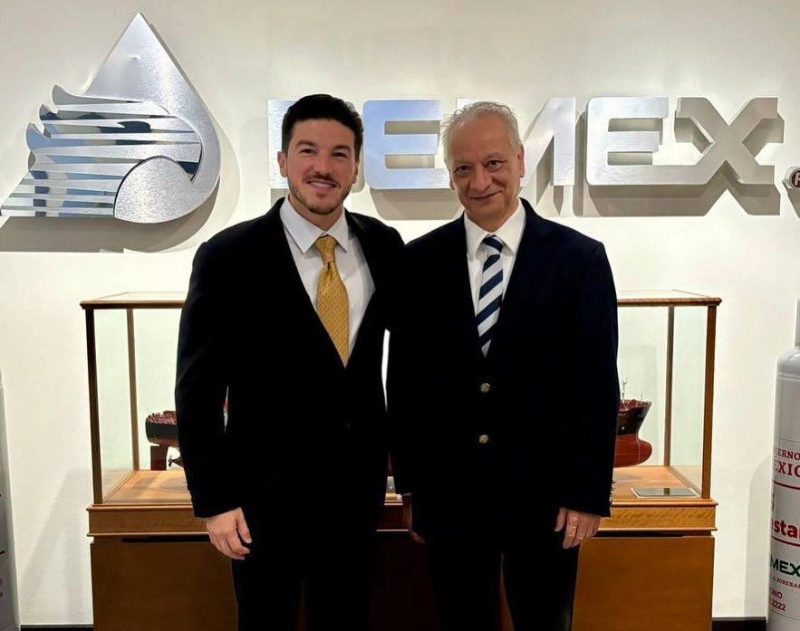 El gobernador de Nuevo León, Samuel García Sepúlveda se reunión con, Víctor Rodríguez, director de Pemex para acordar acciones para mejorar la calidad del aire en la zona metropolitana de la ciudad. Foto 