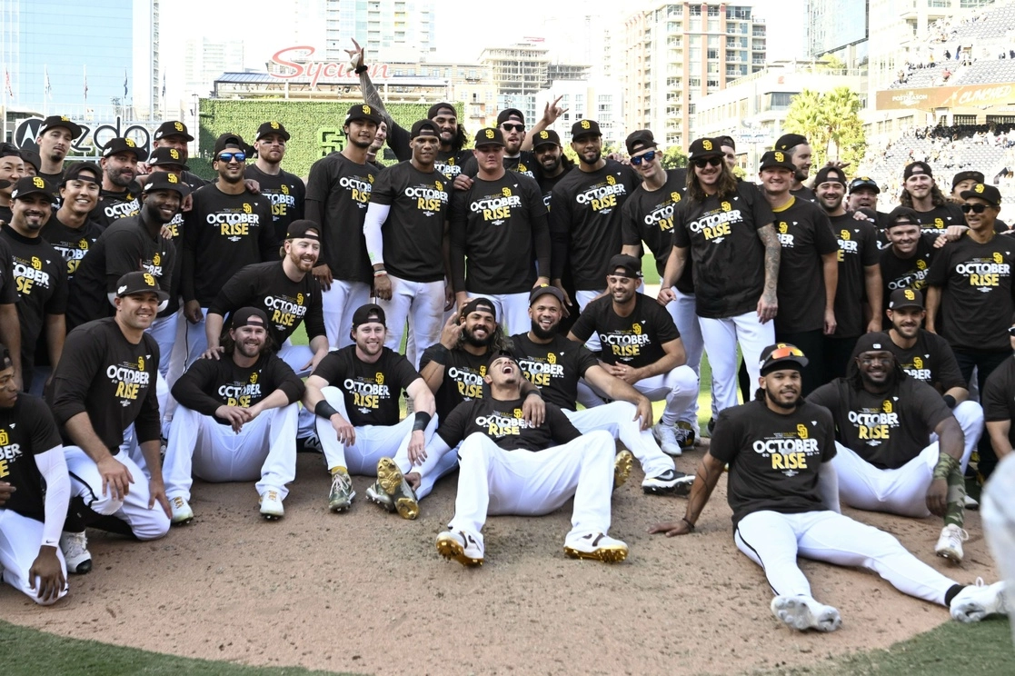 Jugadores de los padres de San Diego posan luego de lograr su pase a playoffs. Foto Afp