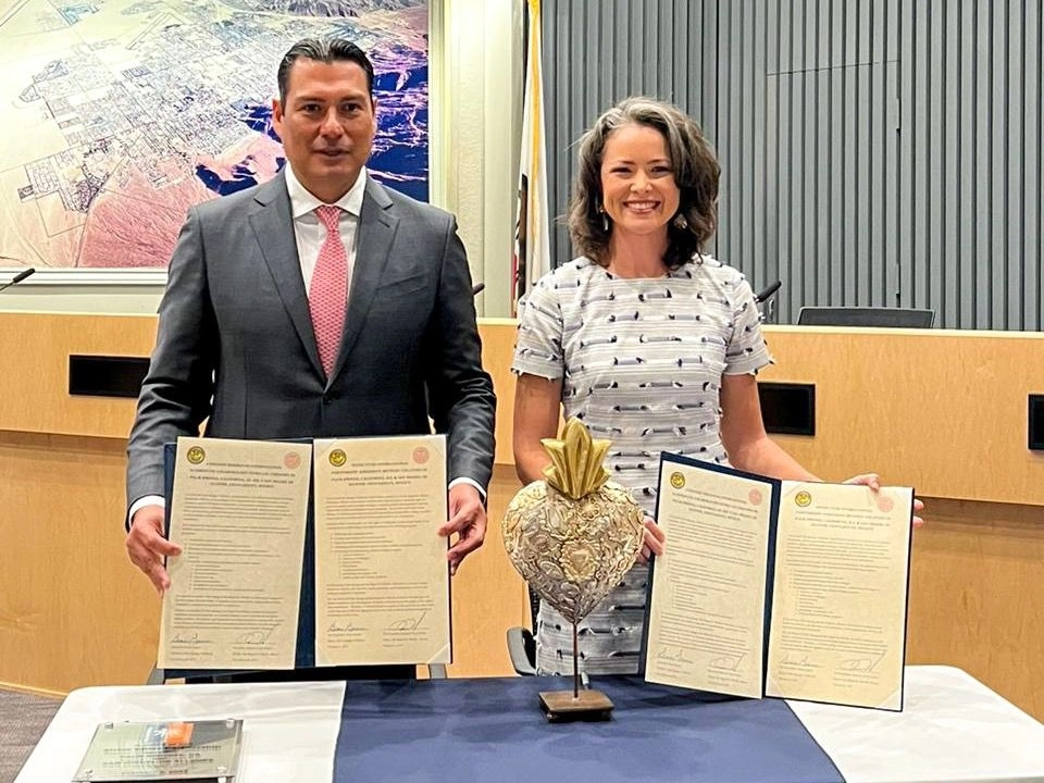 Los empresarios que acompañaron al primer munícipe sanmiguelense a este hermanamiento y que refuerzan la unidad de los sectores con el Municipio son: Héctor Aguilar, Vianney Torres y Alex Barrera. Foto cortesía