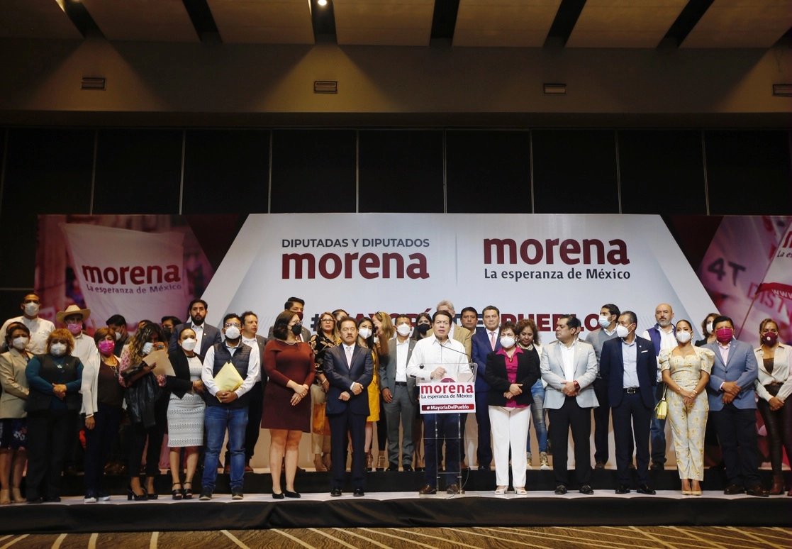 Morena incurrió en una gran cantidad de faltas en sus manejos financieros durante la campaña, según el proyecto sancionador del INE. Foto Guillermo Sologuren