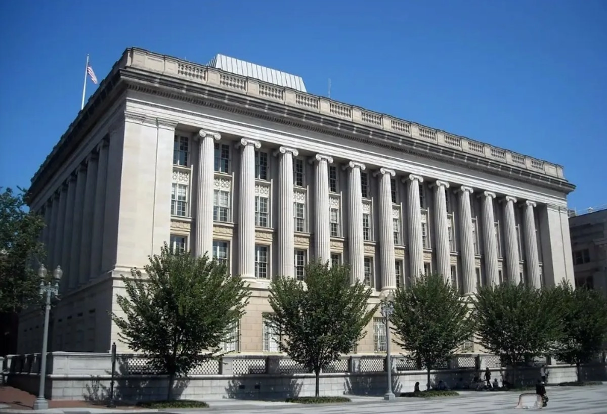 La Oficina de Control de Activos Extranjeros (OFAC), con sede en el Anexo del Tesoro, ubicado en Washington, D.C. 