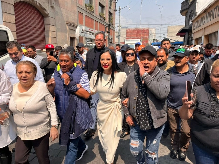 La alcaldesa de Cuauhtémoc, Sandra Cuevas, a su llegada al Congreso de la Ciudad de México, donde compareció en el marco de su segundo año de gobierno, el 24 de mayo de 2023. Foto Luis Castillo