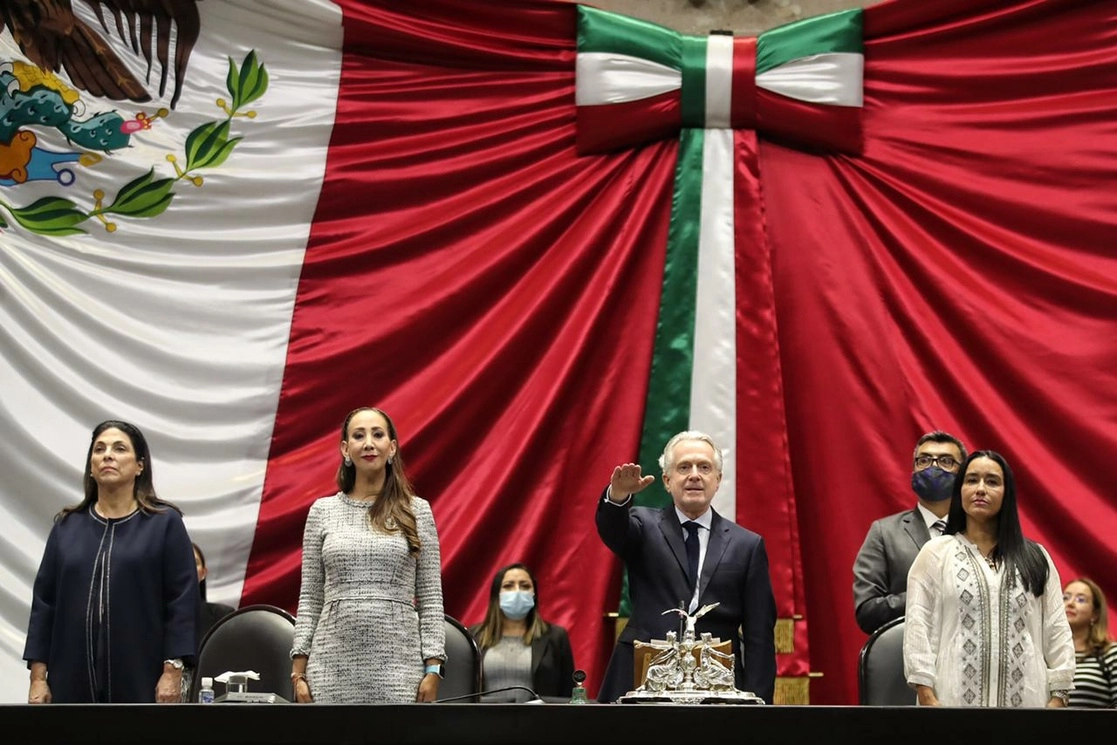 El diputado panista, Santiago Creel (c) durante su toma de protesta como presidente de la Cámara de Diputados. Foto Marco Peláez