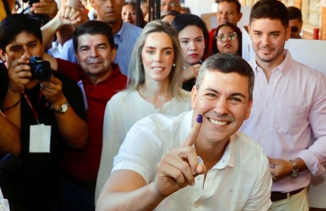 El candidato a la presidencia de Uruguay, Santiago Peña se declaró vencedor de las elecciones. Foto Europa Press