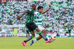 Una de las jugadas del partido. Foto @ClubSantos