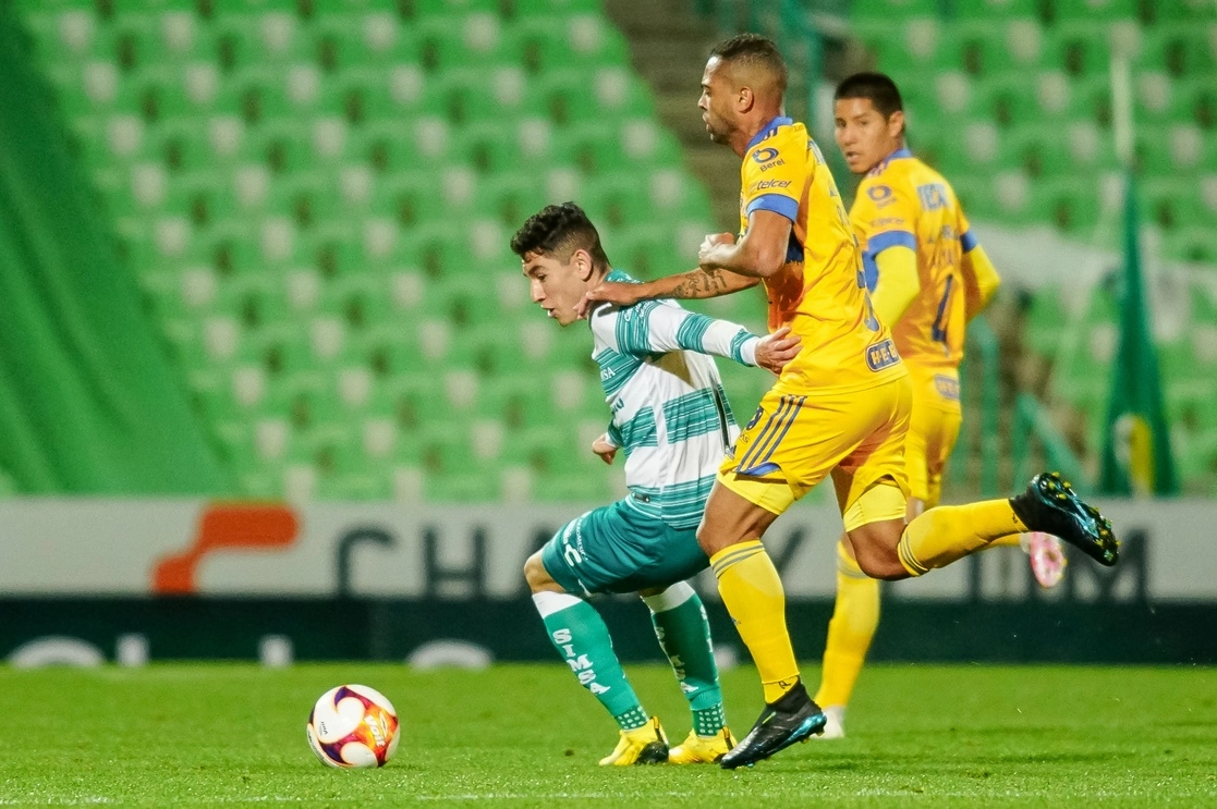 Una de las jugadas del encuentro. Foto Imago7