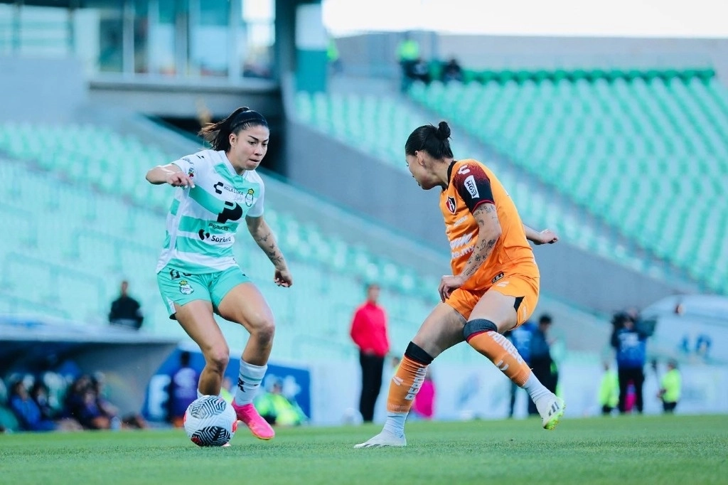 En contraste, el resultado significó un freno para el plantel tapatío. Foto @ClubSantosFem