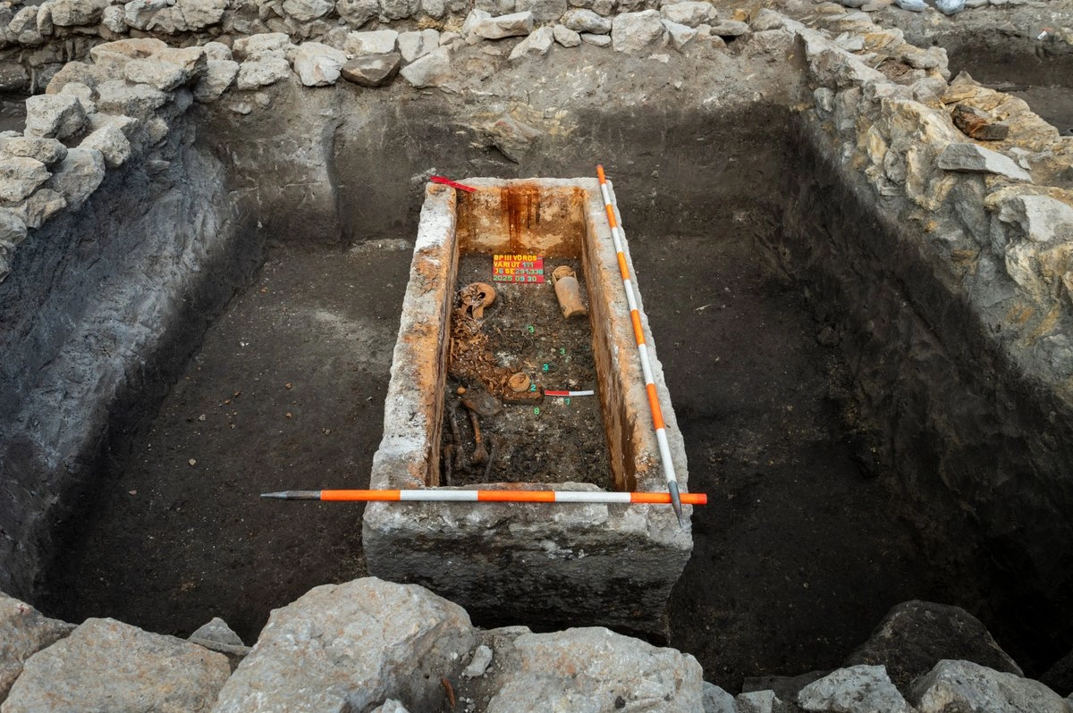 El sarcófago romano descubierto en Budapest contenía los restos de una joven muy querida, de acuerdo a los artefactos encontrados junto al esqueleto, dijo la arqueóloga encargada de la excavación, Gabriella Fényes. Foto 