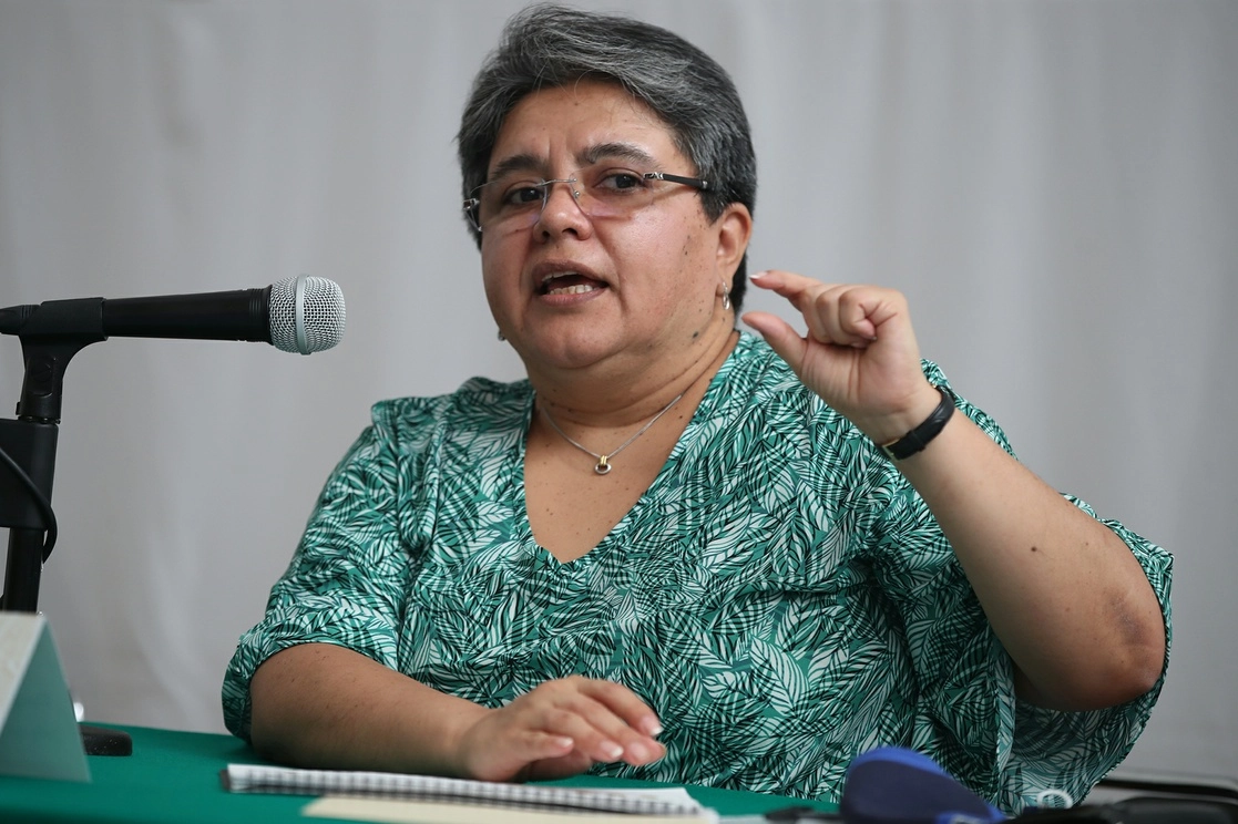 El SAT, a cargo de Raquel Buenrostro, ha reportado que una parte de los “ahorros” por acotar el mercado ilegal de combustibles viene por el lado de los subsidios a la importación de gasolinas. Foto José Antonio López / Archivo