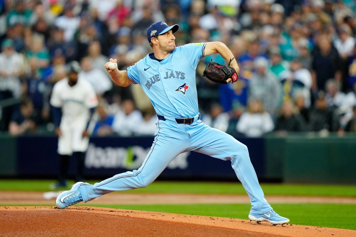 Scherzer, de 41 años de edad, sólo permitió dos carreras en cinco entradas y dos tercios, lo que permitió a Toronto ganar su segundo partido consecutivo e igualar a Seattle. Foto