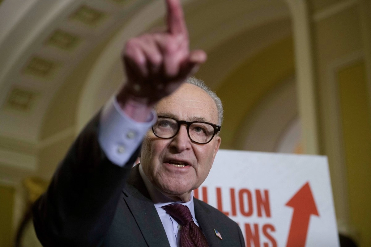 El líder de la minoría del Senado, Chuck Schumer, demócrata por Nueva York, habla durante la conferencia de prensa del almuerzo político demócrata del Senado en el Capitolio, el martes 2 de diciembre de 2025, en Washington.