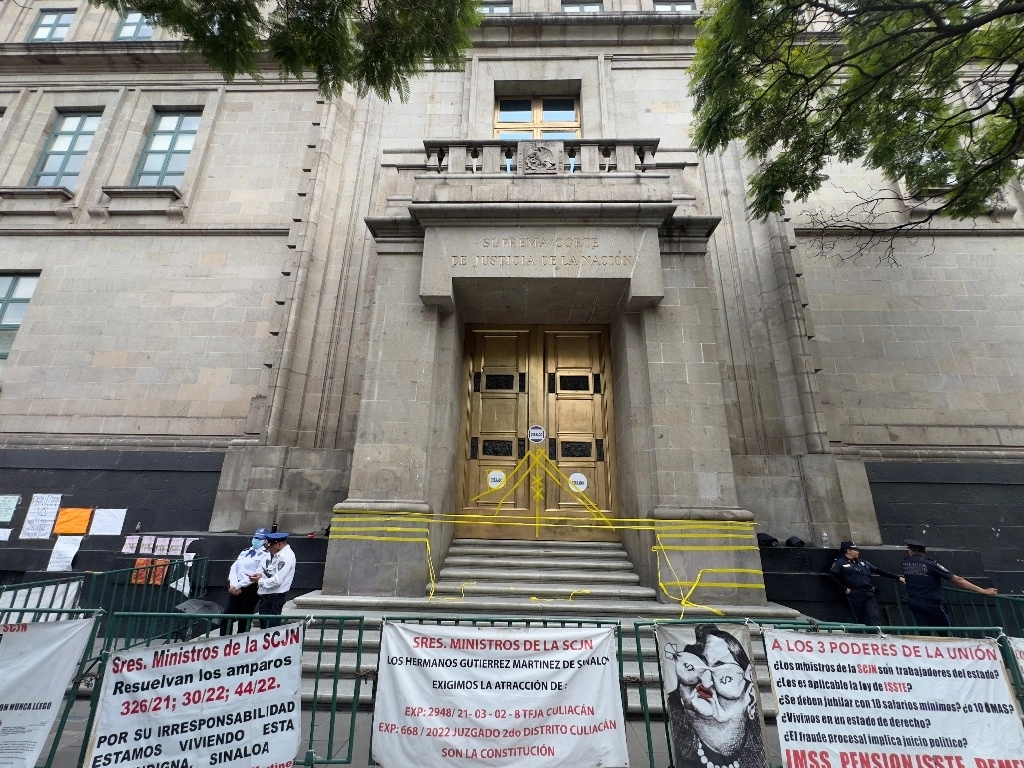 La SCJN apruebó un presupuesto para el 2025 en el que reducen los salarios de ministros de más de 300 altos funcionarios. Foto Roberto García