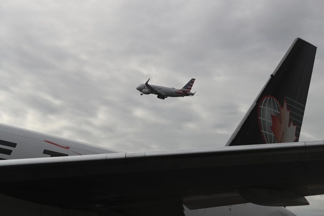 Aeronave despega desde la T1 del AICM en imagen de archivo. Foto Yazmín Ortega