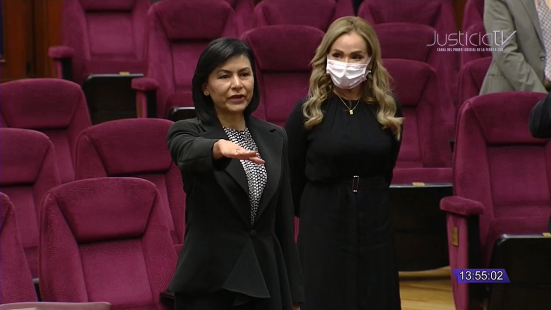 Lilia Mónica López Benitez es egresada de la Facultad de Derecho de la UNAM, pero antes se graduó como profesora de educación primaria en la Escuela Nacional de Maestros. En la imagen, durante la toma de protesta, el 20 de junio de 2022. Imagen tomada tomada de la transmisión a través del canal de Youtube de Justicia TV 