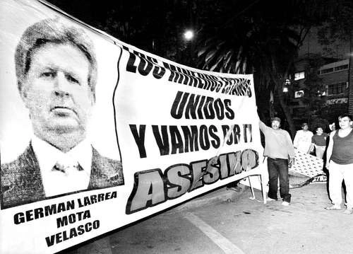 Imagen de Germán Larrea, dueño de Grupo México, en un cartel durante una protesta de mineros del 2014. Foto La Jornada / Archivo 