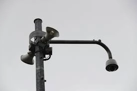 Altavoces que emiten alerta sísmica instalados en la CDMX. Foto Alfredo Domínguez

