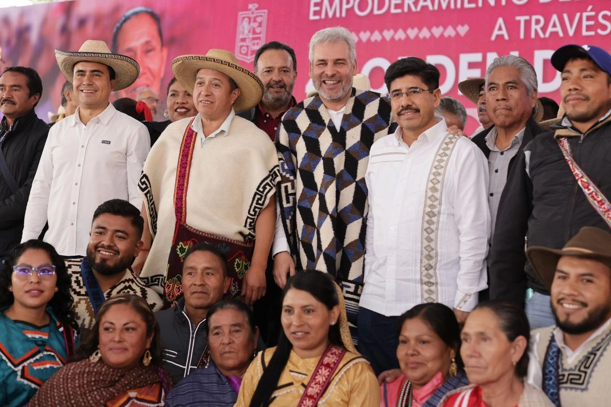 El presidente electo de la SCJN, Hugo Aguilar y el gobernador Alfredo Ramírez Bedolla participaron en el foro Empoderamiento del gobierno comunal a través del 4° Orden de Gobierno, celebrado este fin de semana en Pátzcuaro. Foto 